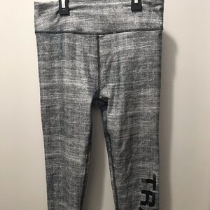 SZ S Under Armour HeatGear compression Capri tight